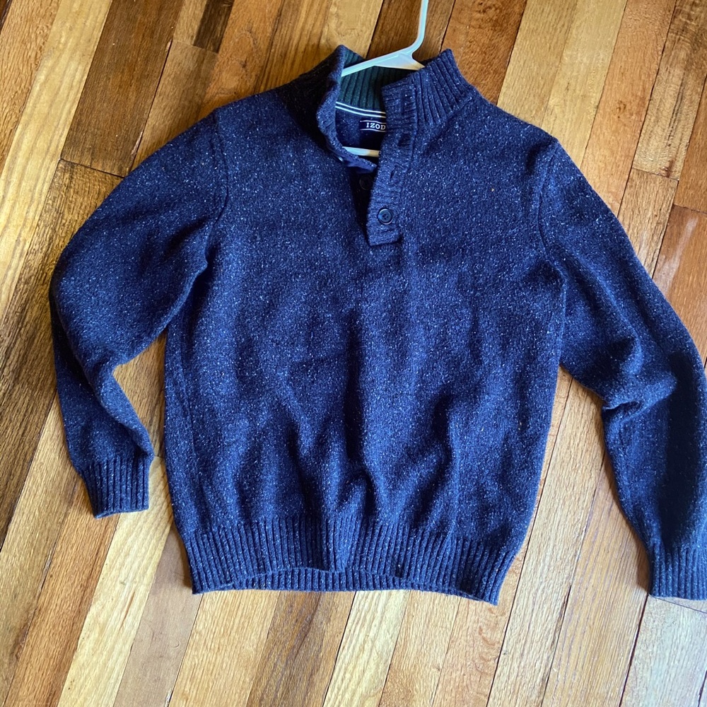 IZOD SWEATER